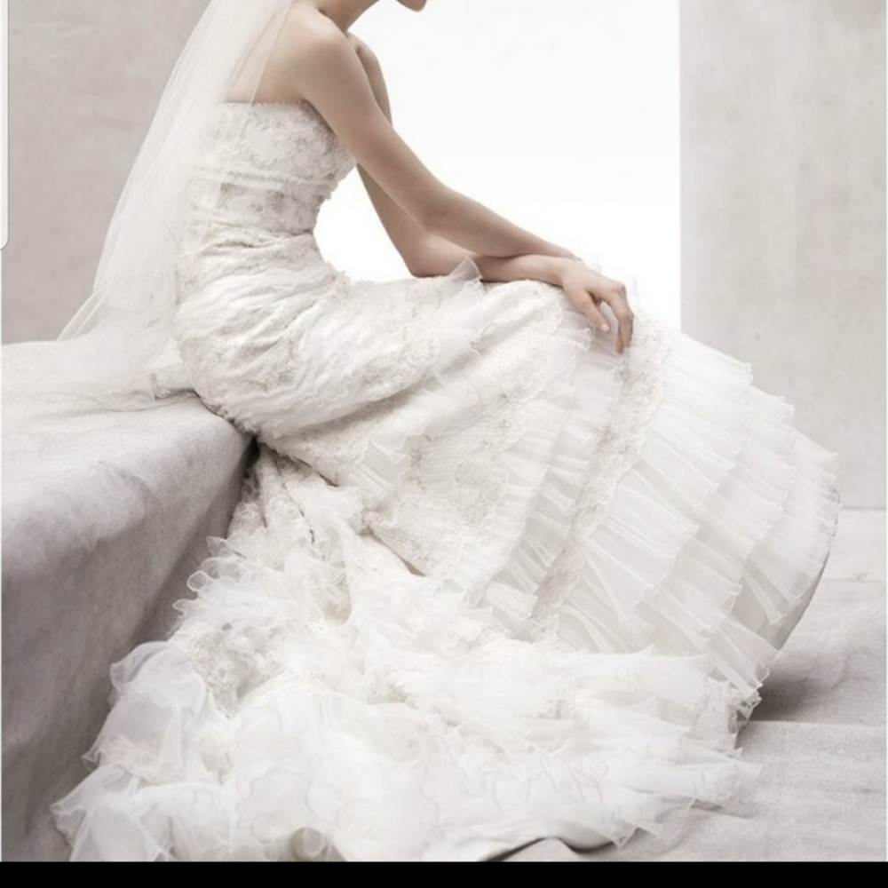 Wedding dress - Picture 2 of 8